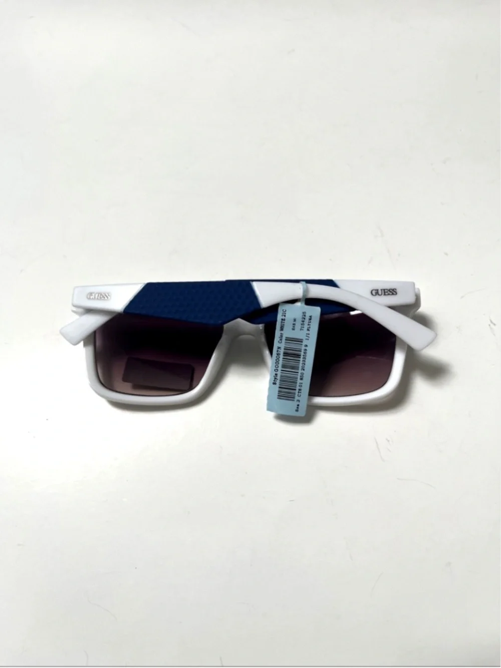 New GUESS Classic Sunglasses GO00067 Acetate White Iridescent Lens Blue Rubber